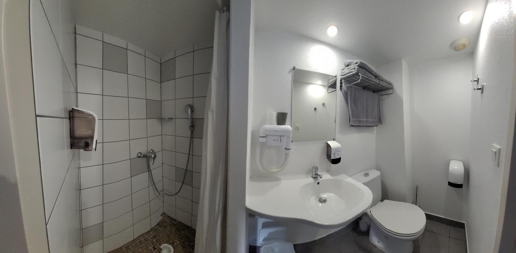 Hotel Le Vanseen Ле-Ван Экстерьер фото
