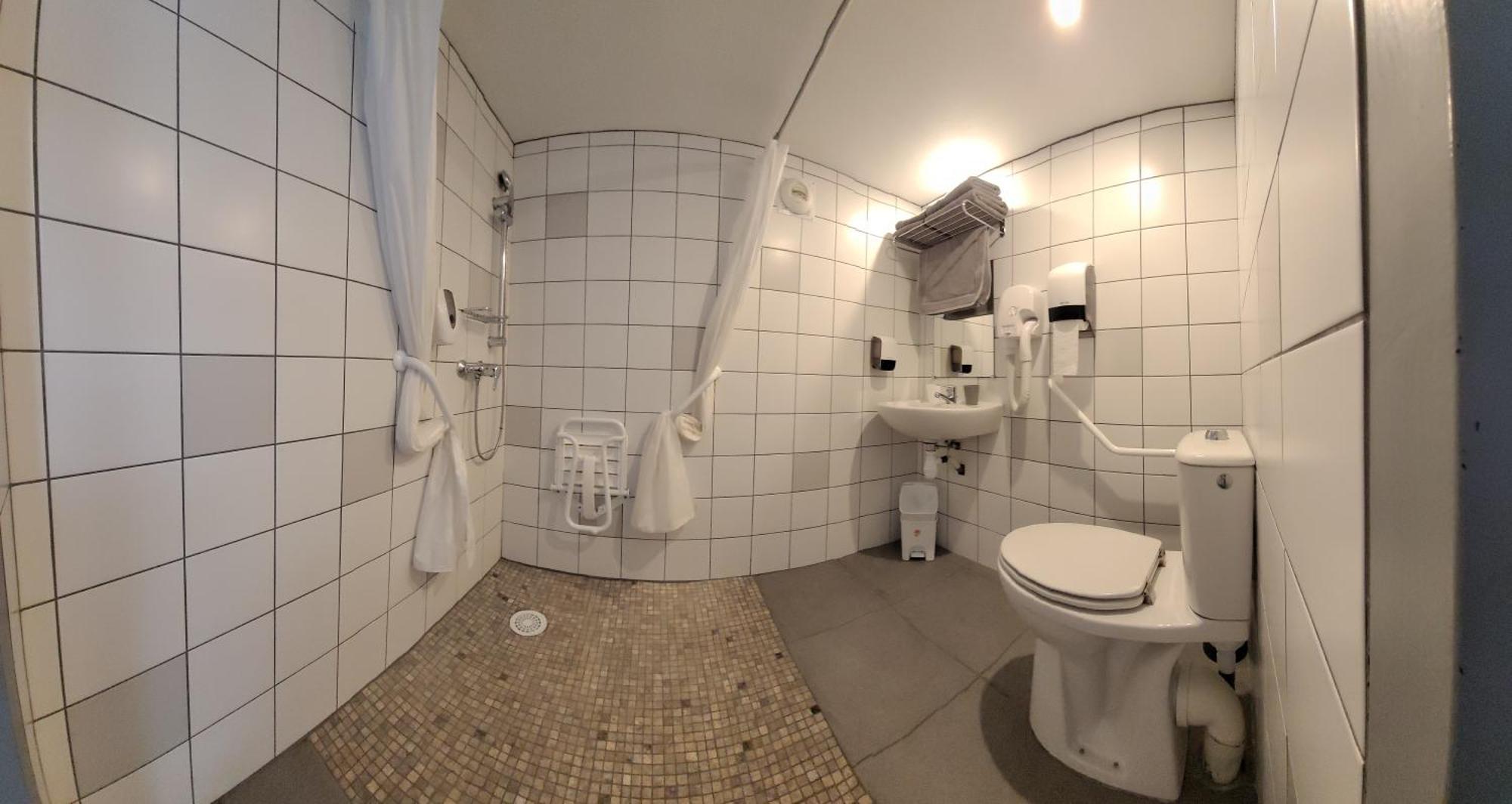 Hotel Le Vanseen Ле-Ван Экстерьер фото