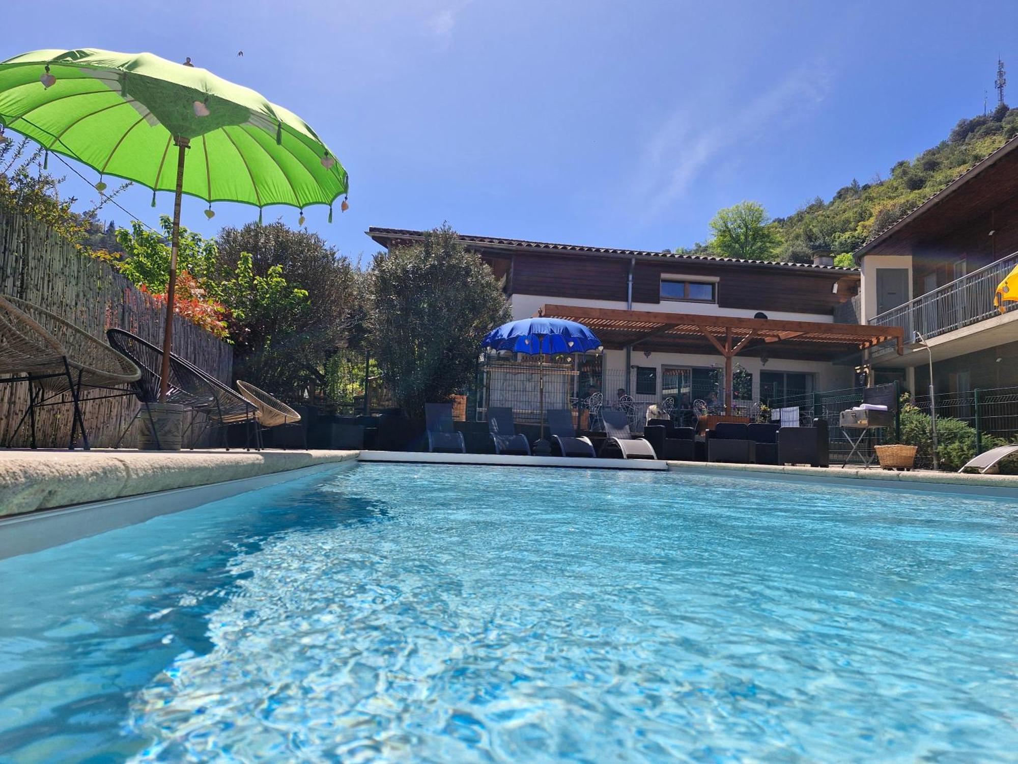 Hotel Le Vanseen Ле-Ван Экстерьер фото